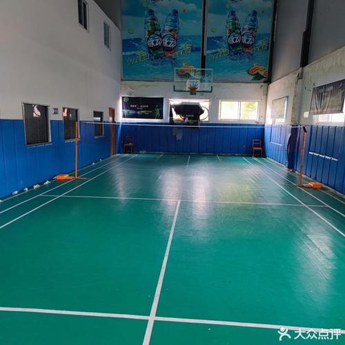 易学羽毛球游泳网球体育培训中心