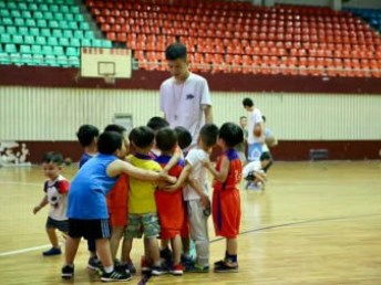 图 武汉极光体育少儿篮球培训营 武汉文体培训